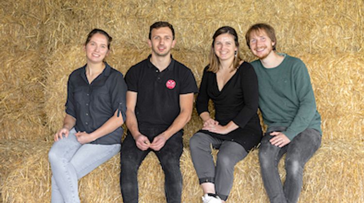 ICI ON PRODUIT LA VIE - La Ferme Elizaldia : au cœur de Gamarthe, l’agro-pépite se bâtit de génération en génération